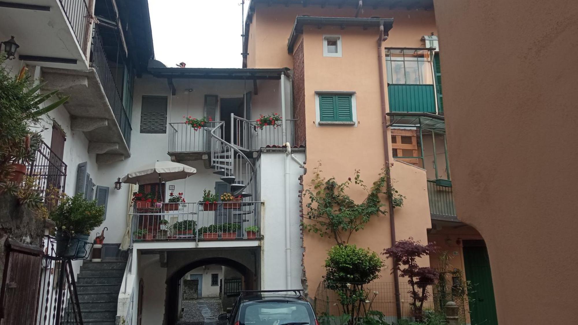 Casa Vacanze Scent Of Roses Verbania Extérieur photo